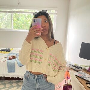 Cream Tulip Floral Detail Knit Cropped Cardigan